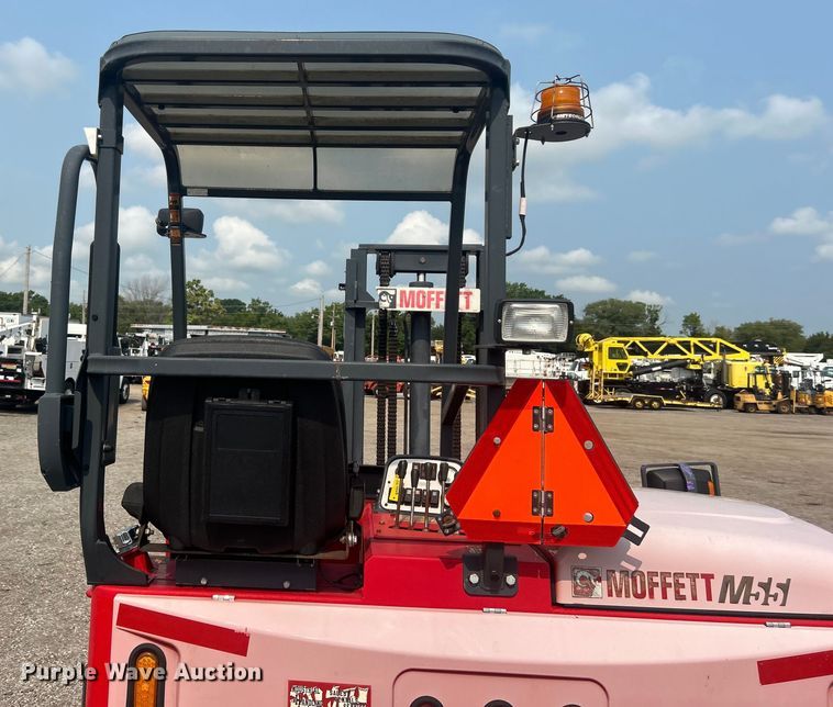 image for item EG0875 2006 Moffett M55 forklift