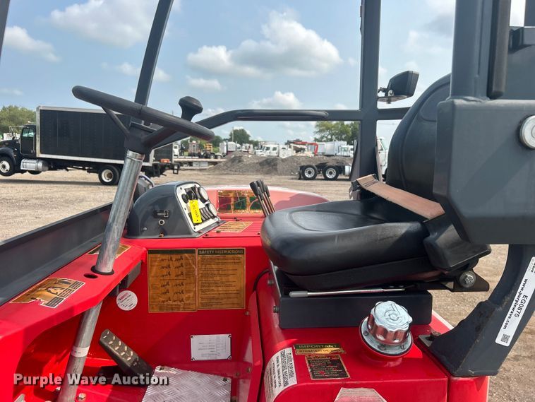 image for item EG0875 2006 Moffett M55 forklift