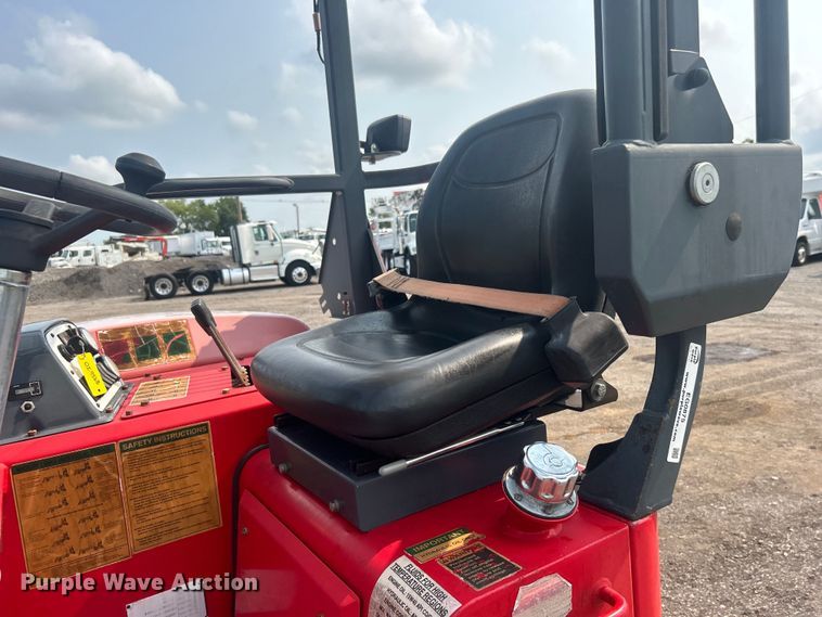 image for item EG0875 2006 Moffett M55 forklift