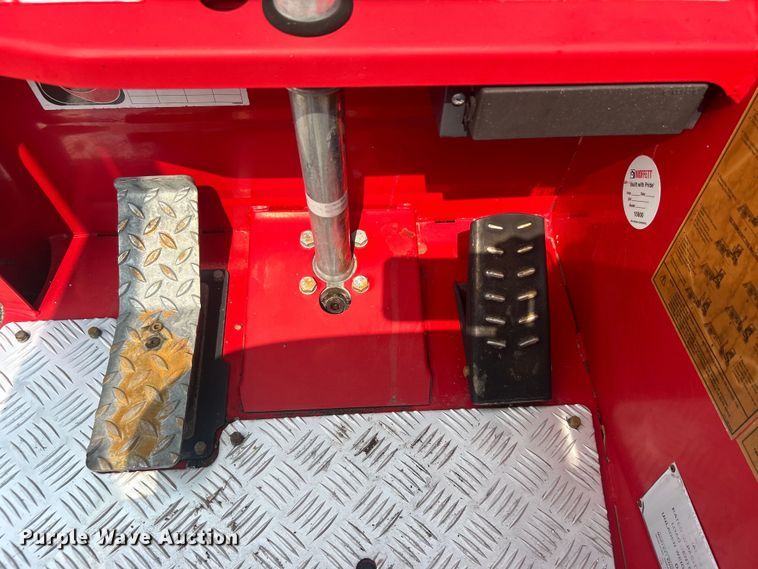 image for item EG0875 2006 Moffett M55 forklift