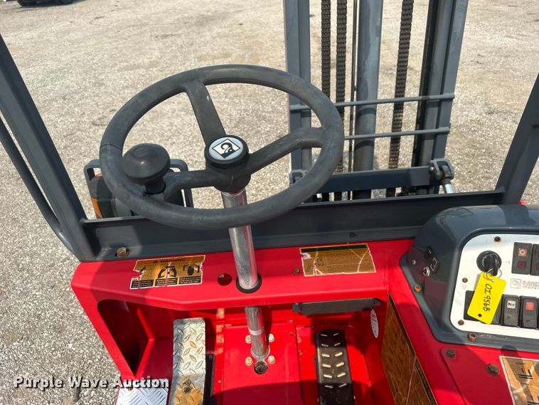 image for item EG0875 2006 Moffett M55 forklift