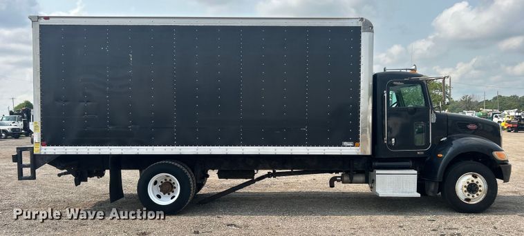 image for item EG0876 2007 Peterbilt  335 box truck