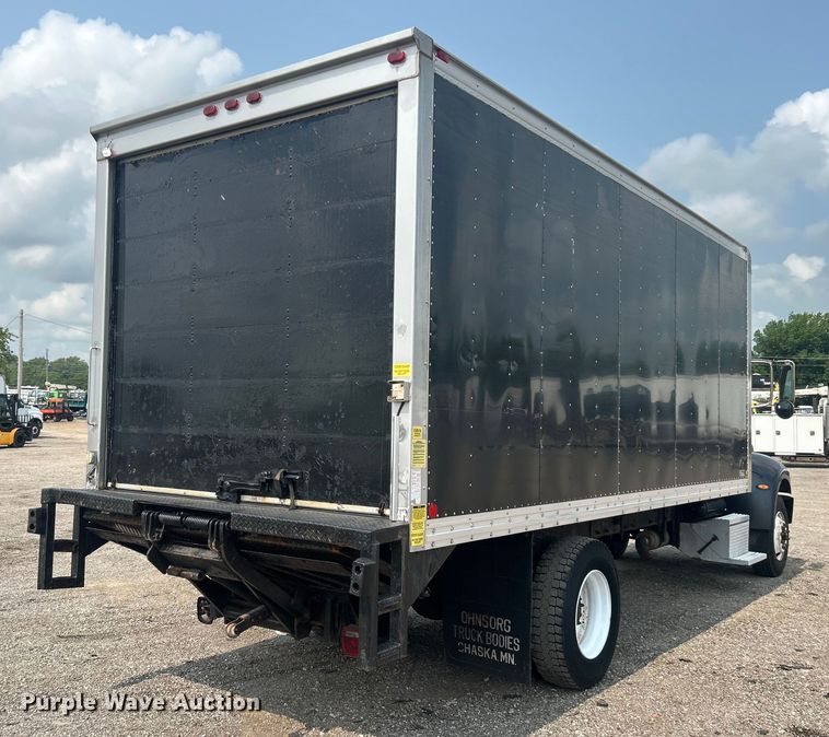 image for item EG0876 2007 Peterbilt  335 box truck