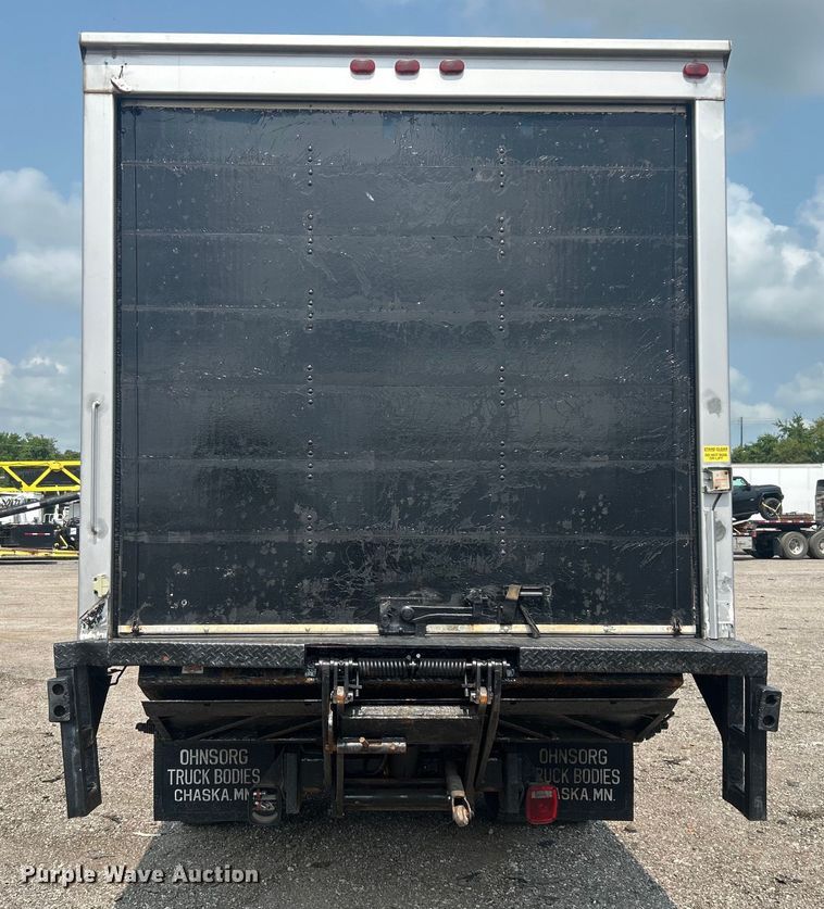 image for item EG0876 2007 Peterbilt  335 box truck