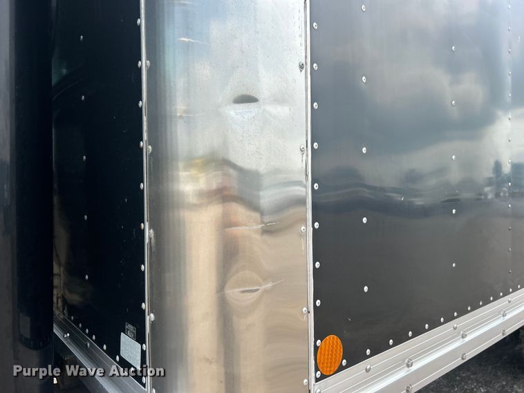 image for item EG0876 2007 Peterbilt  335 box truck