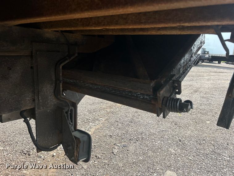 image for item EG0876 2007 Peterbilt  335 box truck