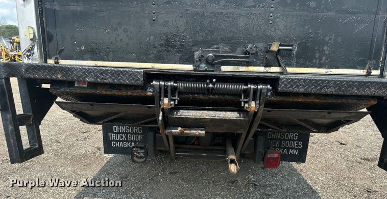 image for item EG0876 2007 Peterbilt  335 box truck