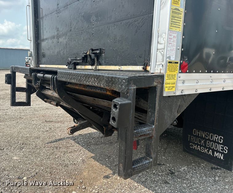 image for item EG0876 2007 Peterbilt  335 box truck