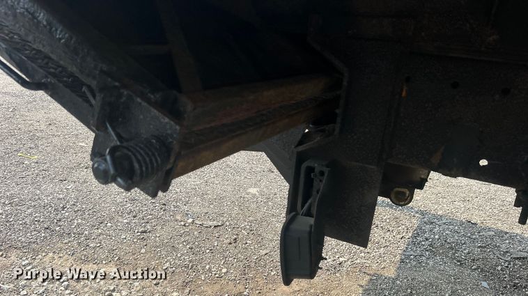 image for item EG0876 2007 Peterbilt  335 box truck