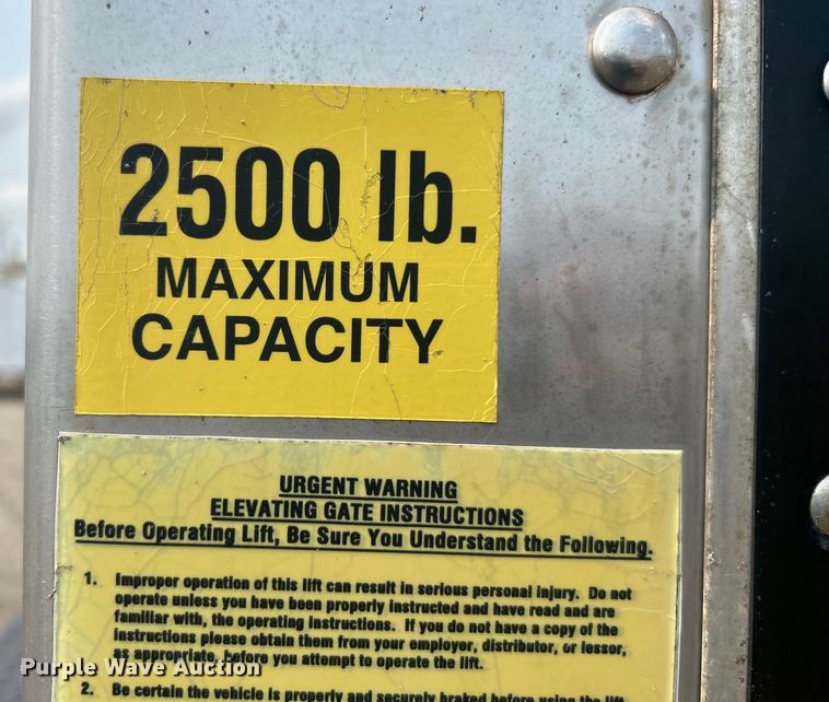 image for item EG0876 2007 Peterbilt  335 box truck