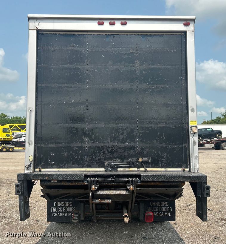 image for item EG0876 2007 Peterbilt  335 box truck