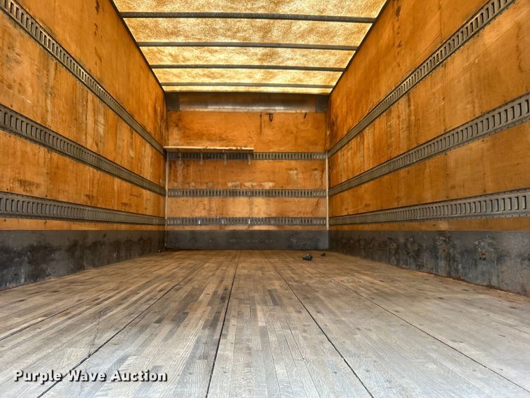 image for item EG0876 2007 Peterbilt  335 box truck