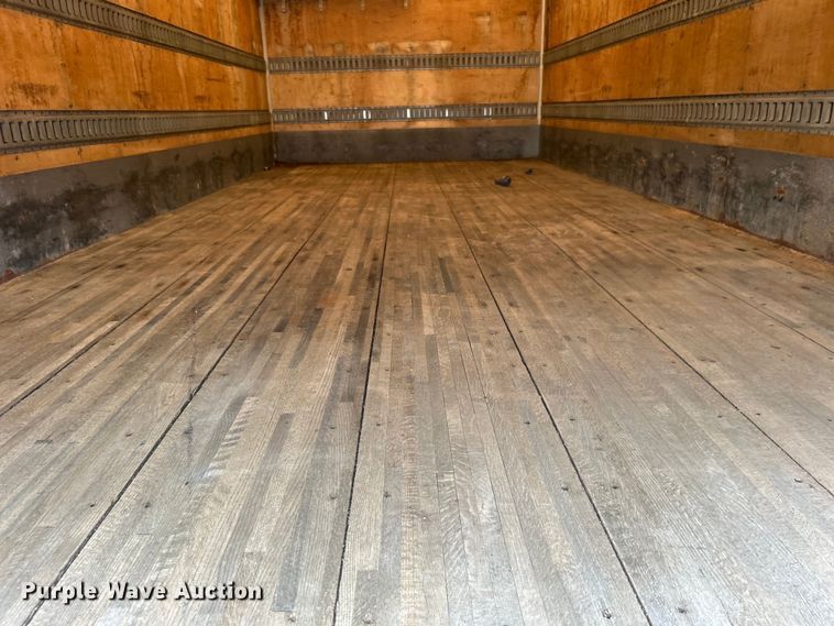 image for item EG0876 2007 Peterbilt  335 box truck