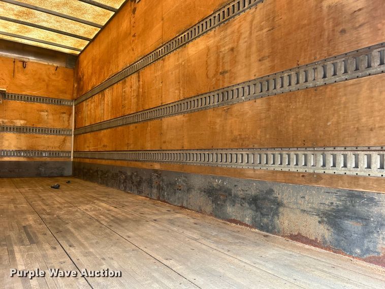 image for item EG0876 2007 Peterbilt  335 box truck