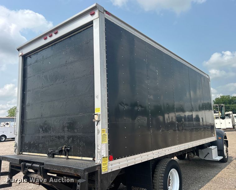 image for item EG0876 2007 Peterbilt  335 box truck