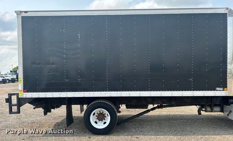 image for item EG0876 2007 Peterbilt  335 box truck