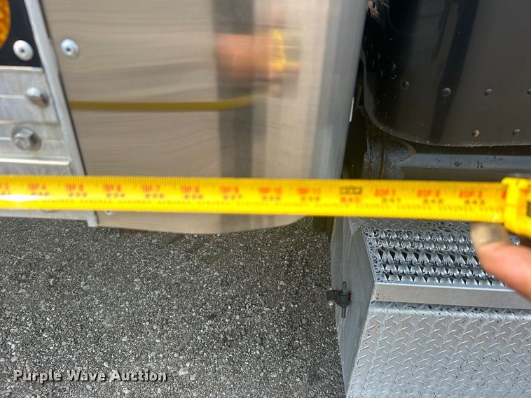 image for item EG0876 2007 Peterbilt  335 box truck