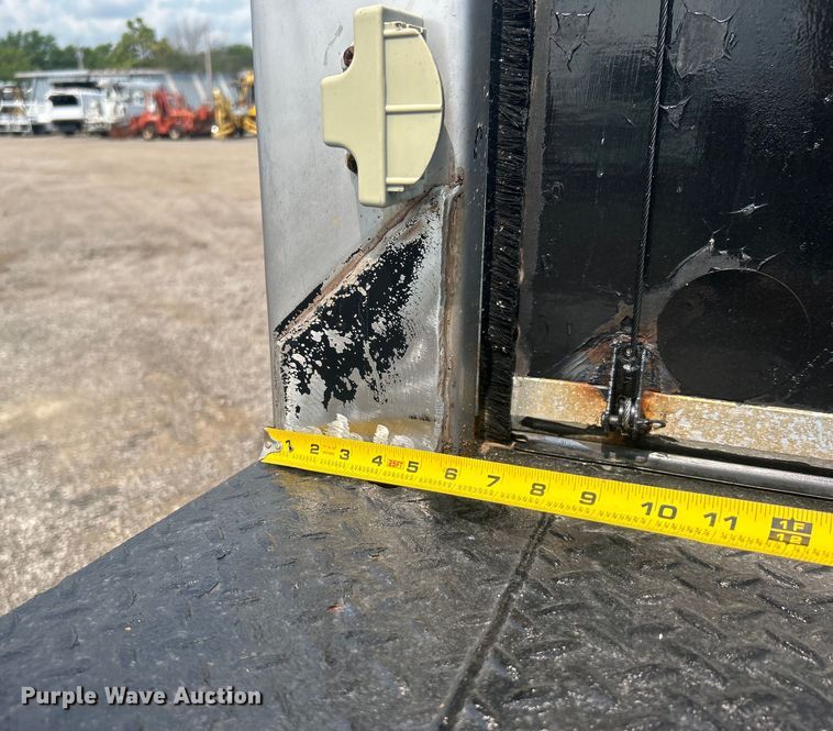 image for item EG0876 2007 Peterbilt  335 box truck