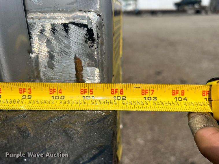 image for item EG0876 2007 Peterbilt  335 box truck