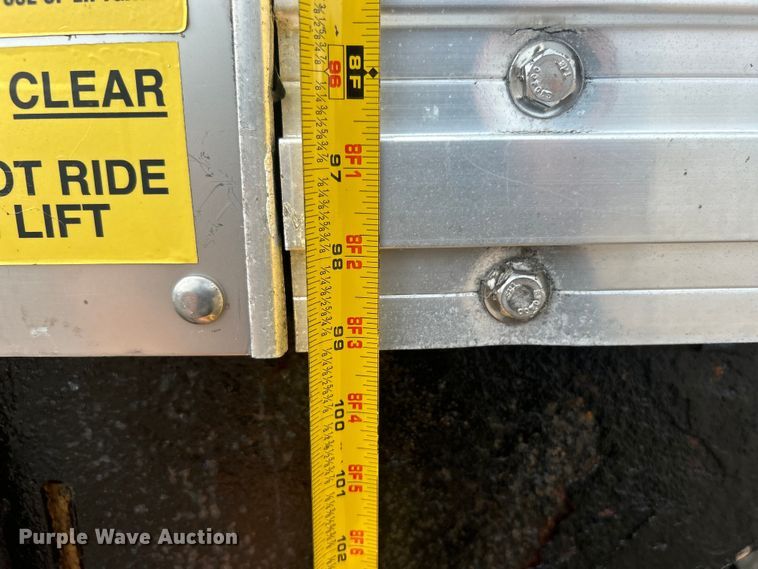 image for item EG0876 2007 Peterbilt  335 box truck