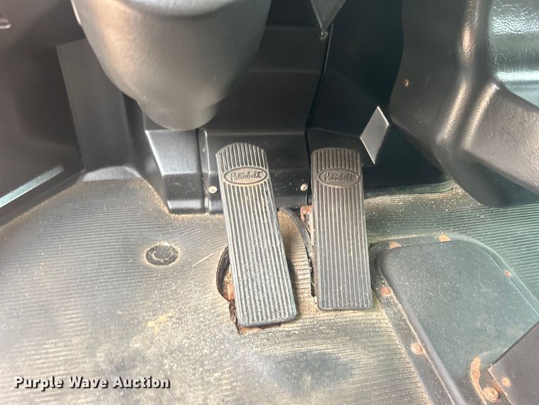 image for item EG0876 2007 Peterbilt  335 box truck