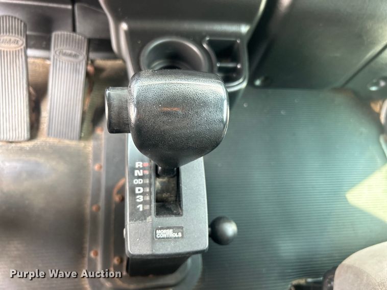 image for item EG0876 2007 Peterbilt  335 box truck