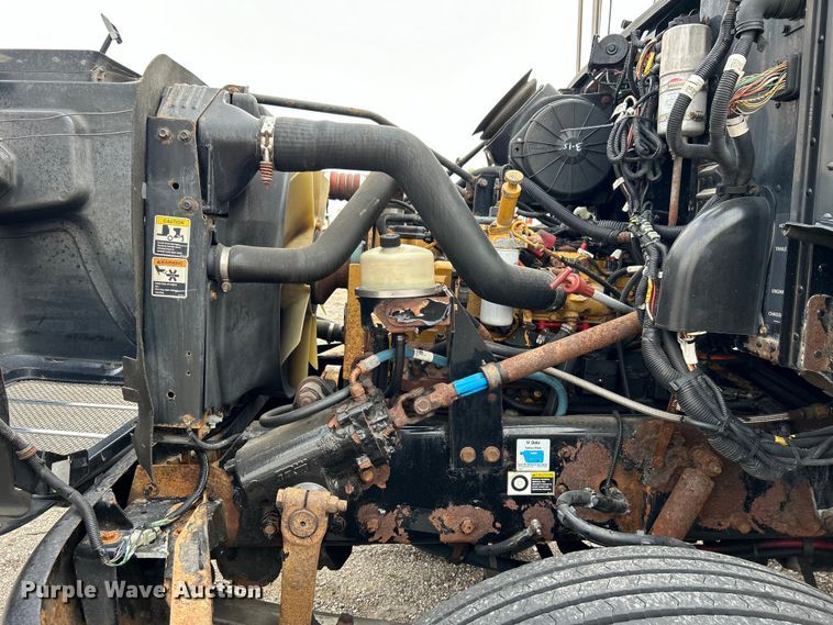 image for item EG0876 2007 Peterbilt  335 box truck