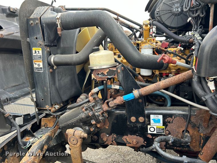 image for item EG0876 2007 Peterbilt  335 box truck