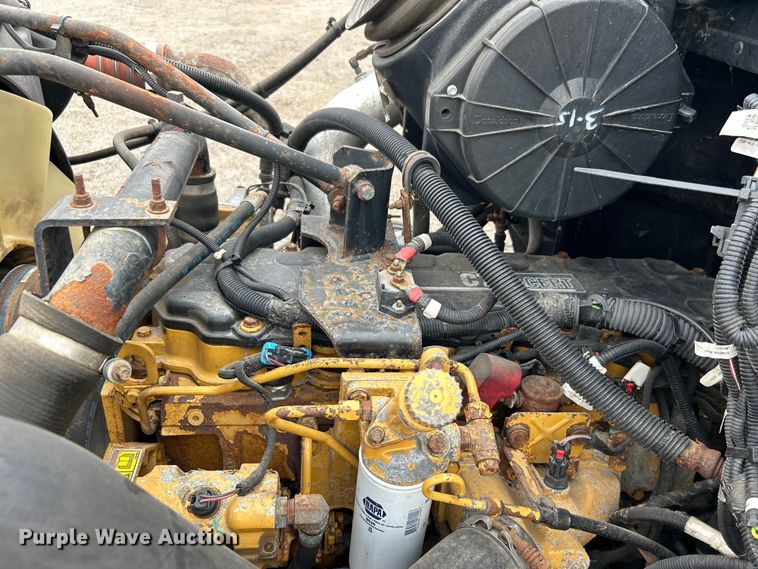 image for item EG0876 2007 Peterbilt  335 box truck