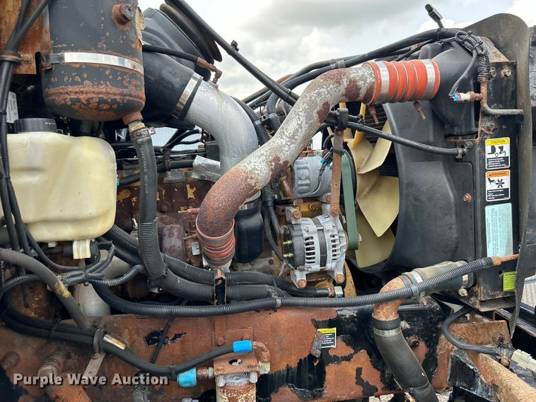 image for item EG0876 2007 Peterbilt  335 box truck