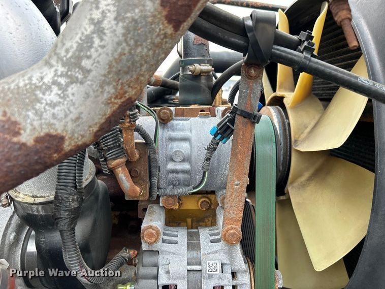 image for item EG0876 2007 Peterbilt  335 box truck