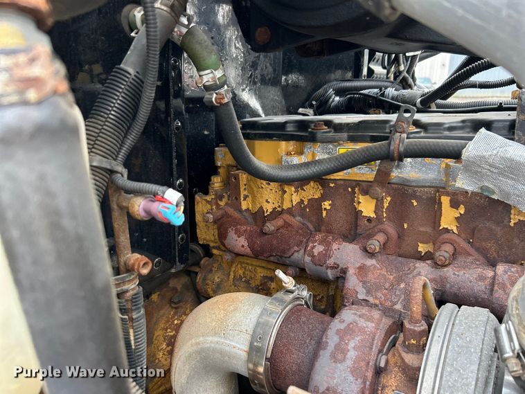 image for item EG0876 2007 Peterbilt  335 box truck