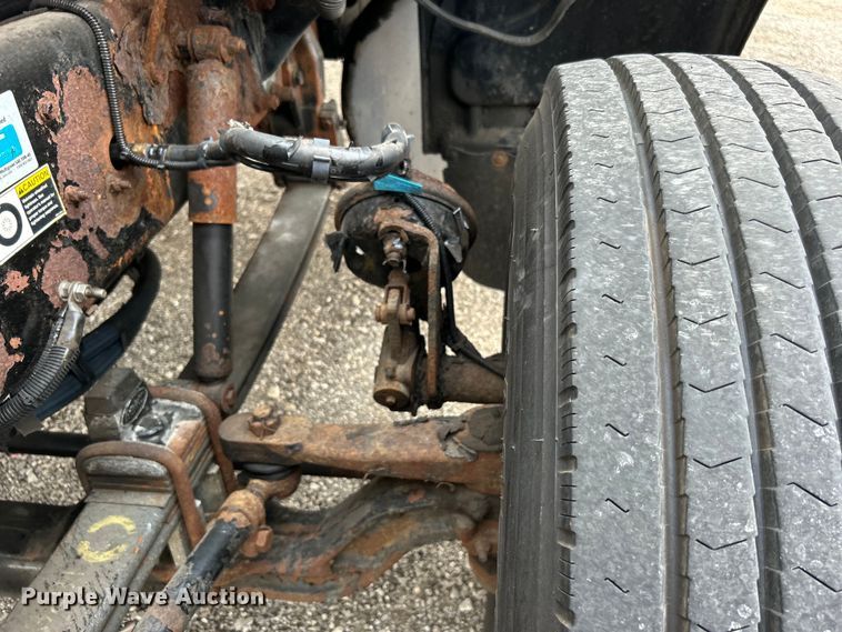 image for item EG0876 2007 Peterbilt  335 box truck