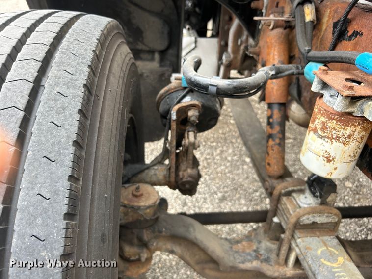 image for item EG0876 2007 Peterbilt  335 box truck