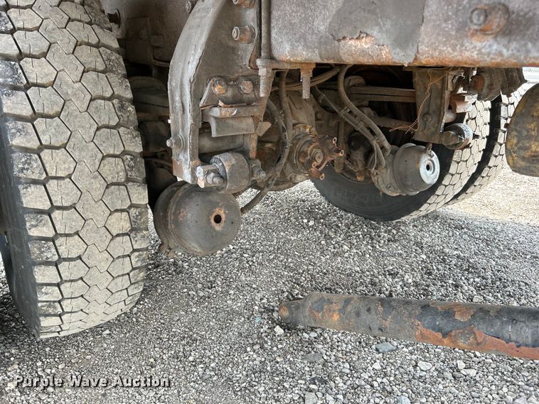 image for item EG0876 2007 Peterbilt  335 box truck