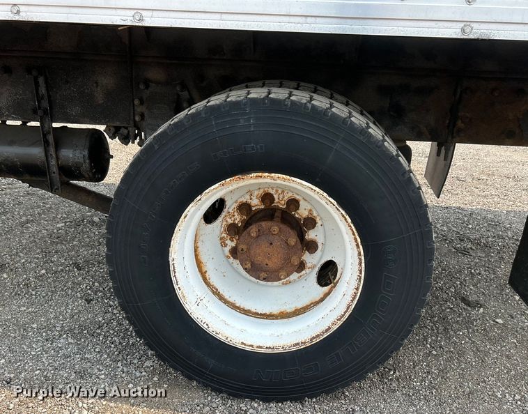 image for item EG0876 2007 Peterbilt  335 box truck