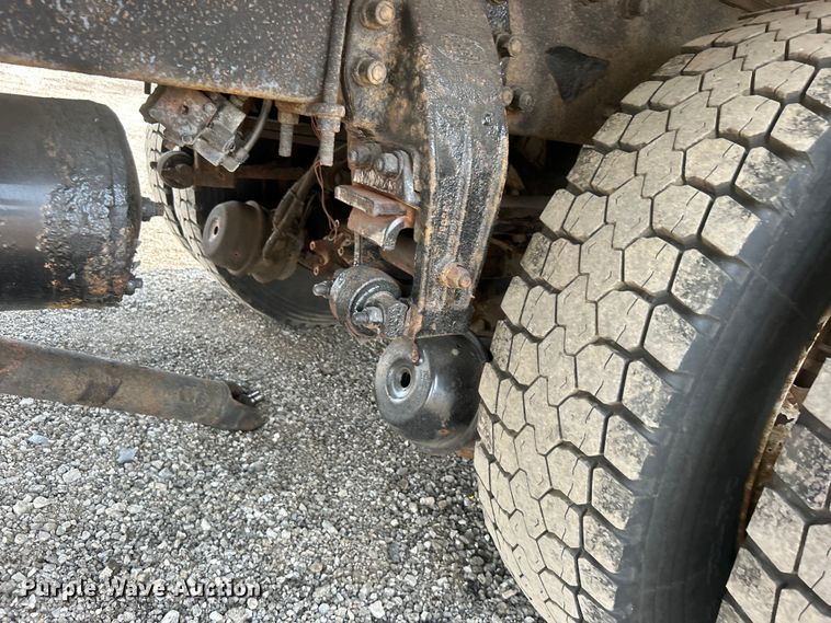 image for item EG0876 2007 Peterbilt  335 box truck