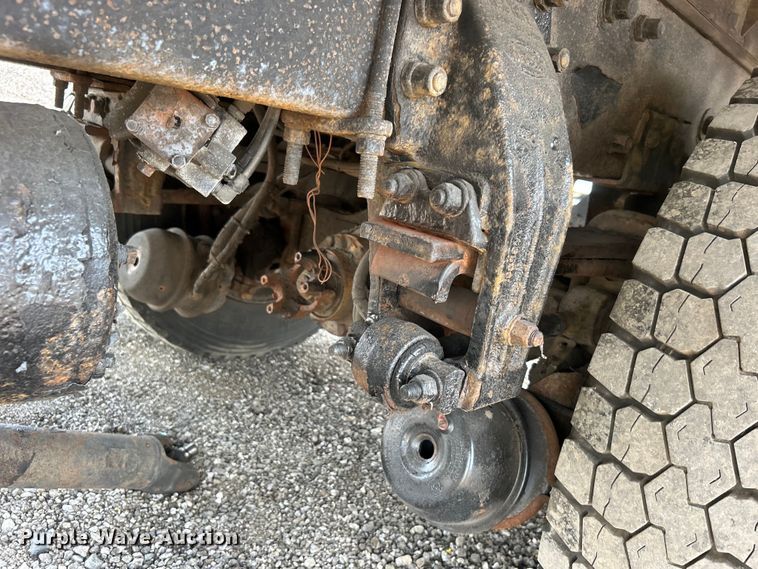 image for item EG0876 2007 Peterbilt  335 box truck