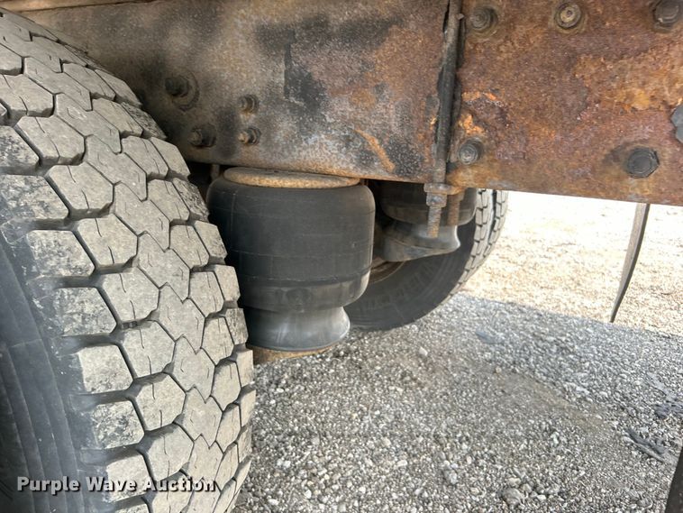 image for item EG0876 2007 Peterbilt  335 box truck