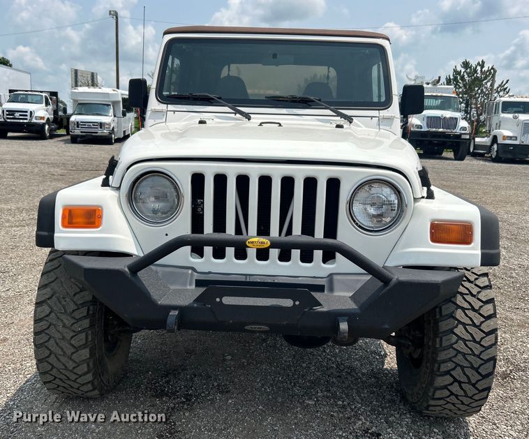 image for item EG0879 1998 Jeep Wrangler TJ SUV