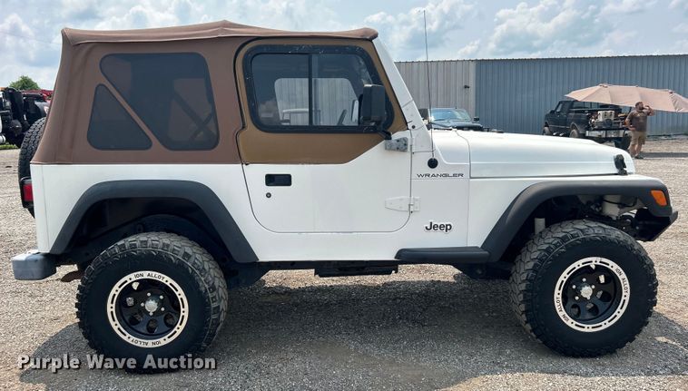 image for item EG0879 1998 Jeep Wrangler TJ SUV