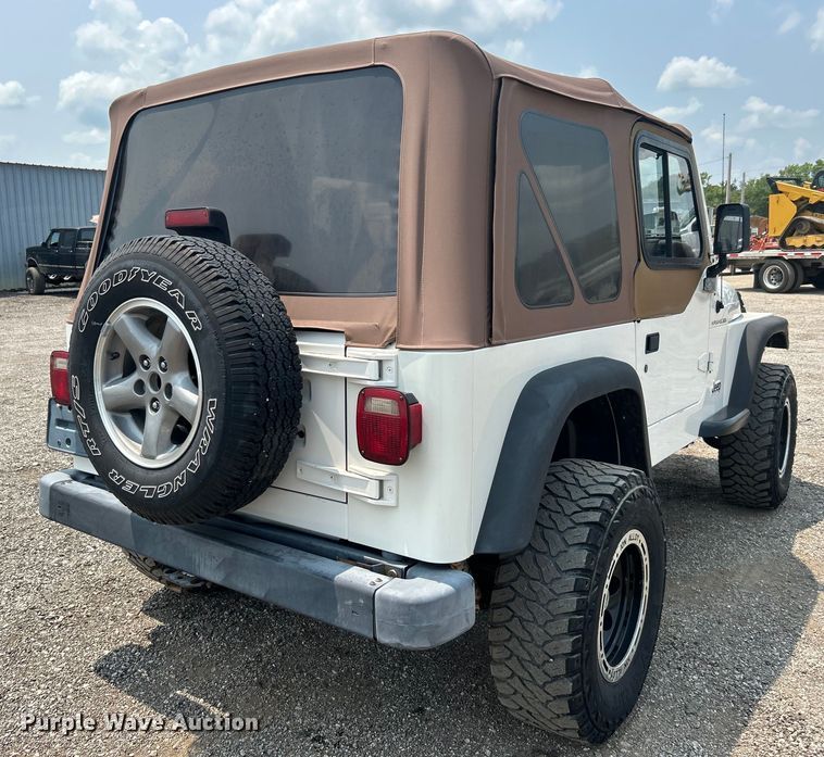 image for item EG0879 1998 Jeep Wrangler TJ SUV