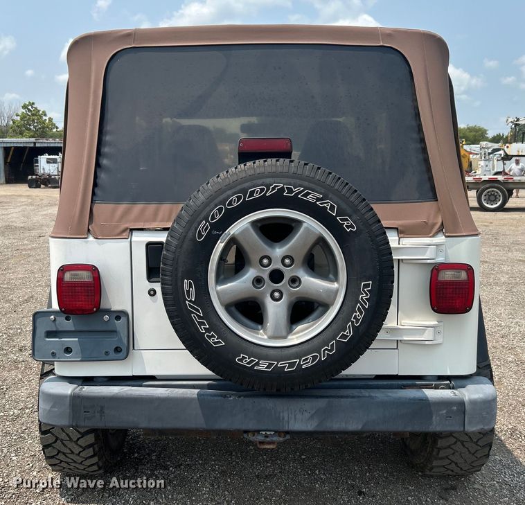 image for item EG0879 1998 Jeep Wrangler TJ SUV