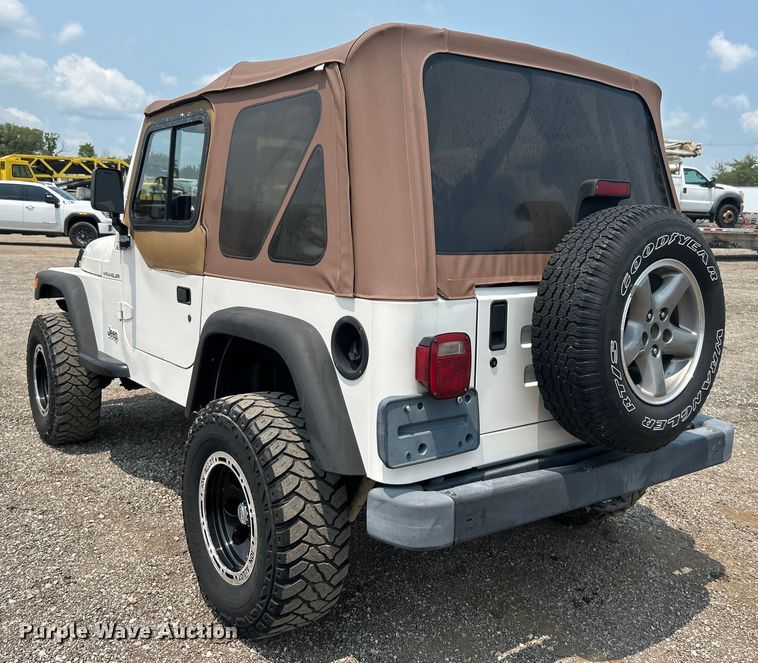 image for item EG0879 1998 Jeep Wrangler TJ SUV