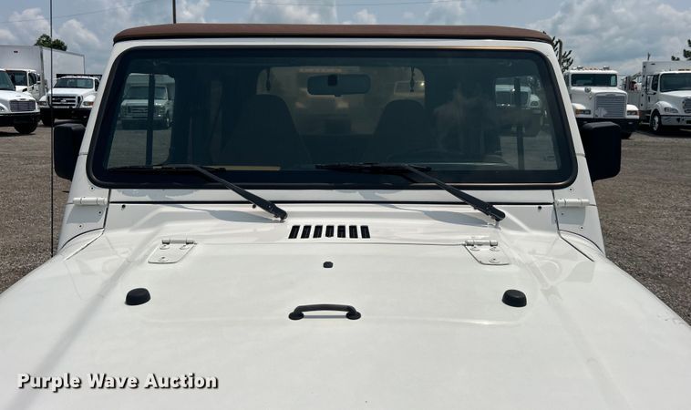 image for item EG0879 1998 Jeep Wrangler TJ SUV