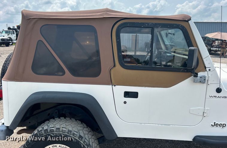 image for item EG0879 1998 Jeep Wrangler TJ SUV