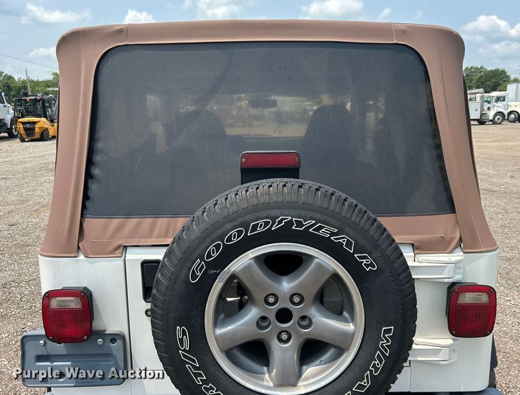 image for item EG0879 1998 Jeep Wrangler TJ SUV