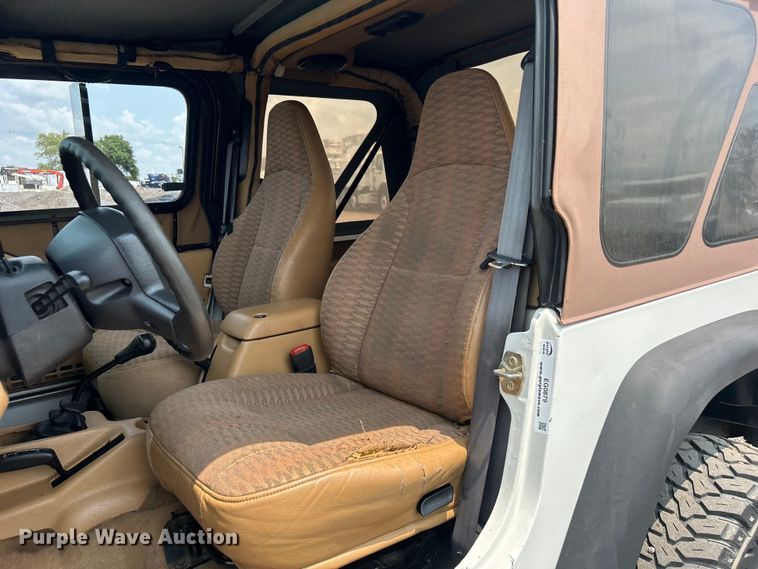 image for item EG0879 1998 Jeep Wrangler TJ SUV