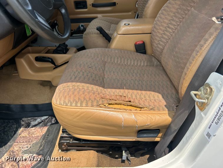 image for item EG0879 1998 Jeep Wrangler TJ SUV