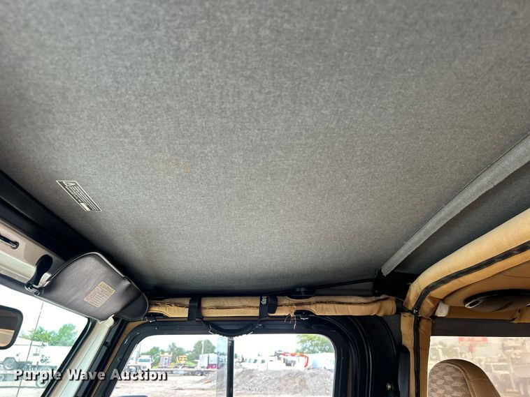 image for item EG0879 1998 Jeep Wrangler TJ SUV